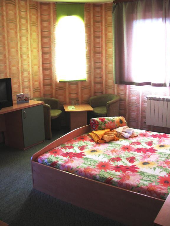 Family Hotel Emaly 1 Bankya Room photo