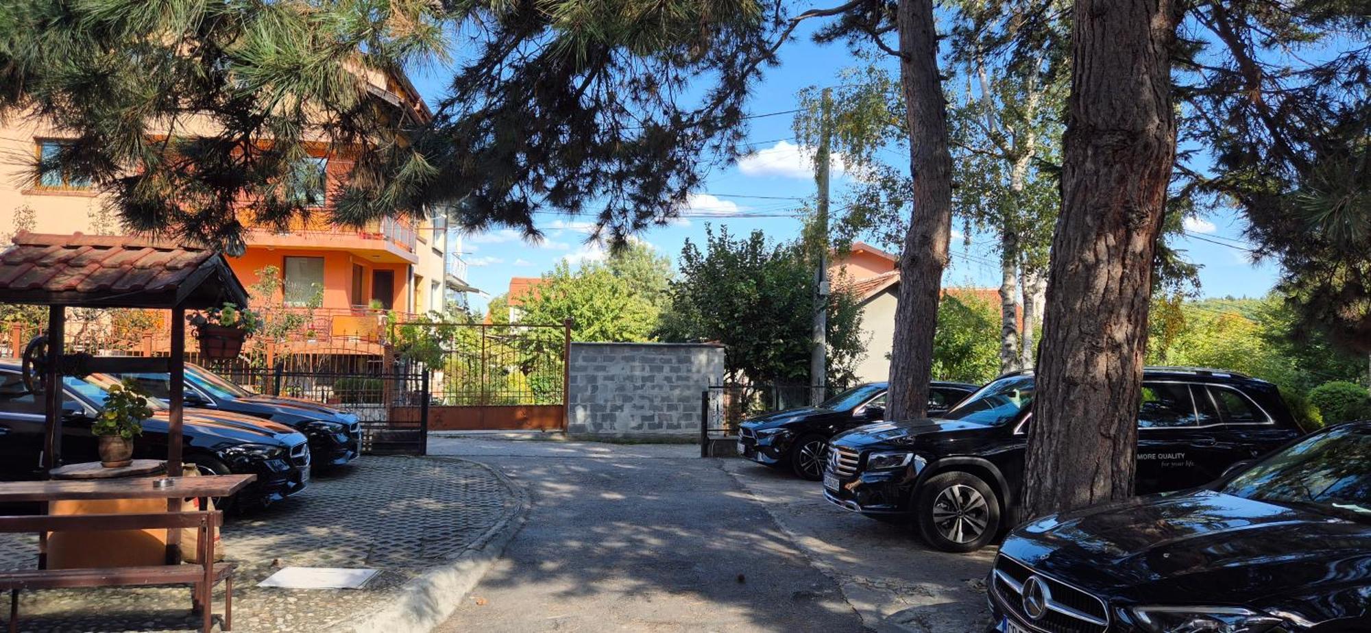 Family Hotel Emaly 1 Bankya Exterior photo