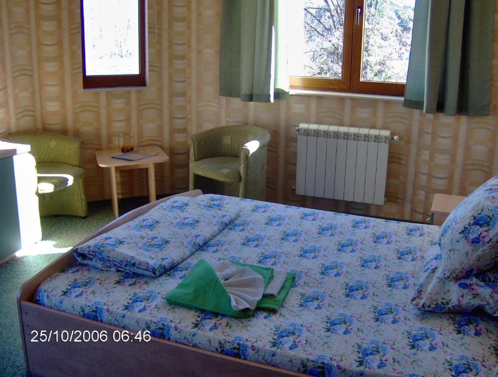 Family Hotel Emaly 1 Bankya Room photo